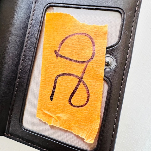 Tumi Crafted from leather, this refined and durable tri-fold wallet offers super - Picture 10 of 13